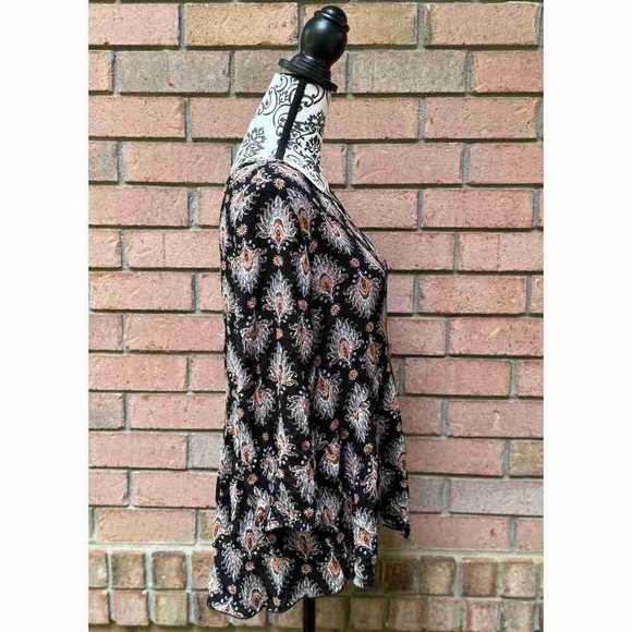 Chic Black and White Paisley Women's Blouse - Picture 2 of 2